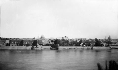 Historical view of Baghdad and the Tigris River.