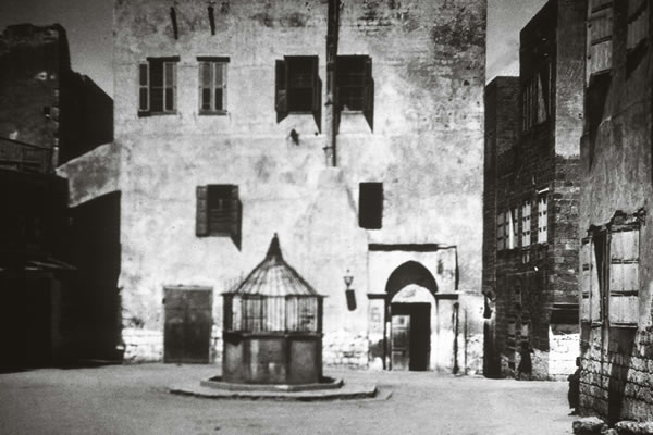 A view of the house of ‘Údí Khammár from Genoa Square, located in the rear of the building now known as the House of ‘Abbúd. The arched doorway on the right opens to the staircase to the second and third floors.