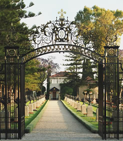 Path leading to the Shrine of Bahá’u’lláh.